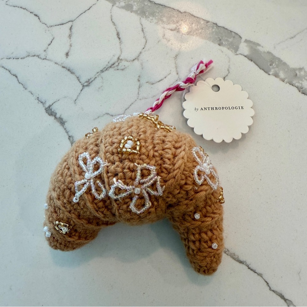 🥐 ANTHROPOLOGIE Croissant Crochet Ornament Snacks & Sips Christmas Food - Picture 2 of 5